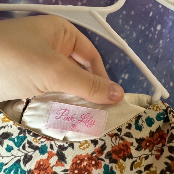 Pink Lily floral dress 🛍 - Picture 2 of 3